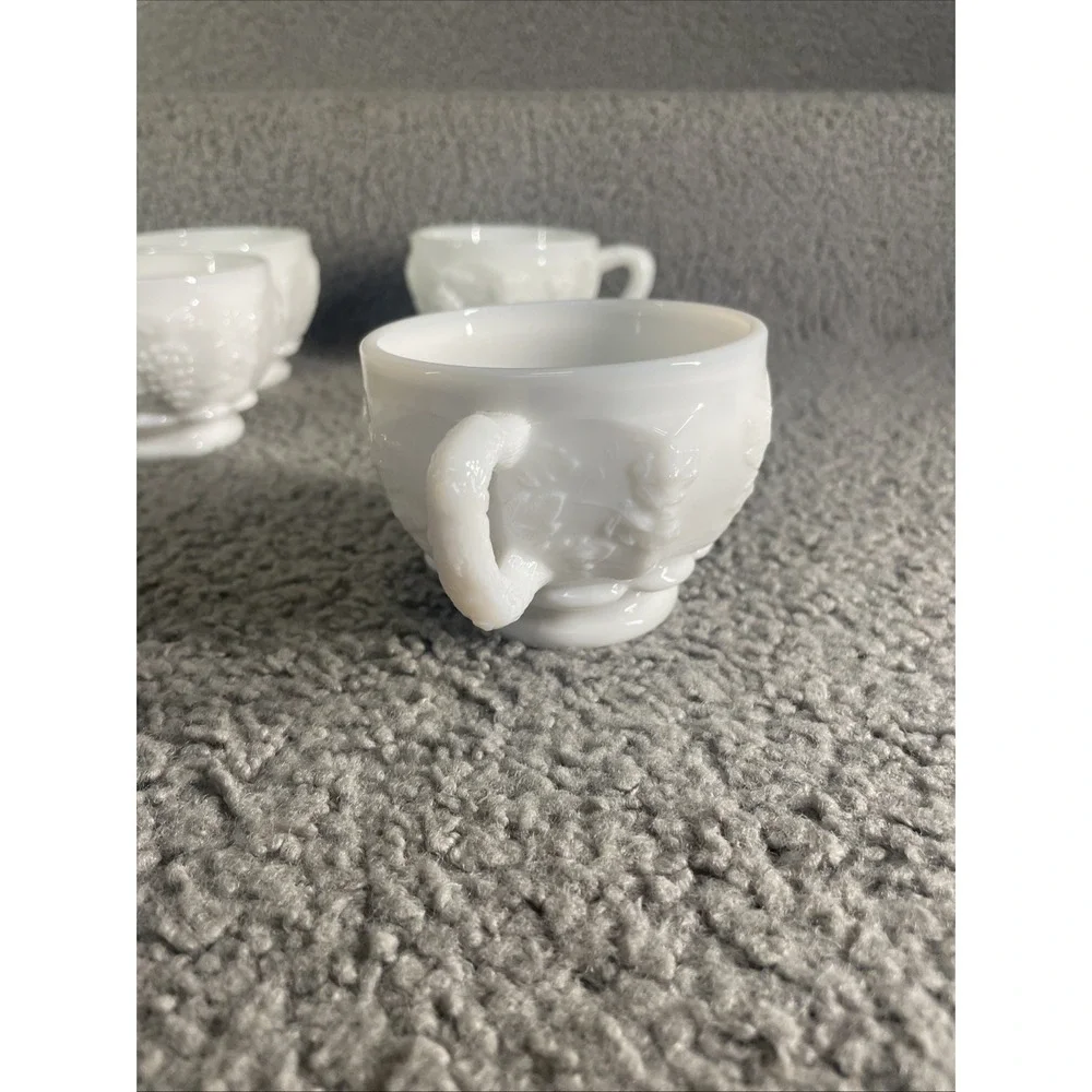 Set Of 4 Vintage Westmoreland Fruits‎ White Milk Glass Footed Punch Cups